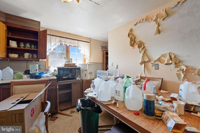 210 ROBERTS ST, Fairmont, WV 26554