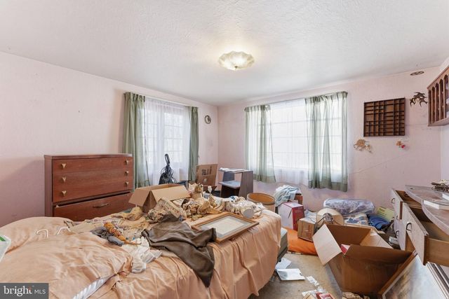 210 ROBERTS ST, Fairmont, WV 26554