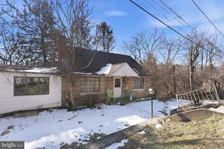 210 ROBERTS ST, Fairmont, WV 26554