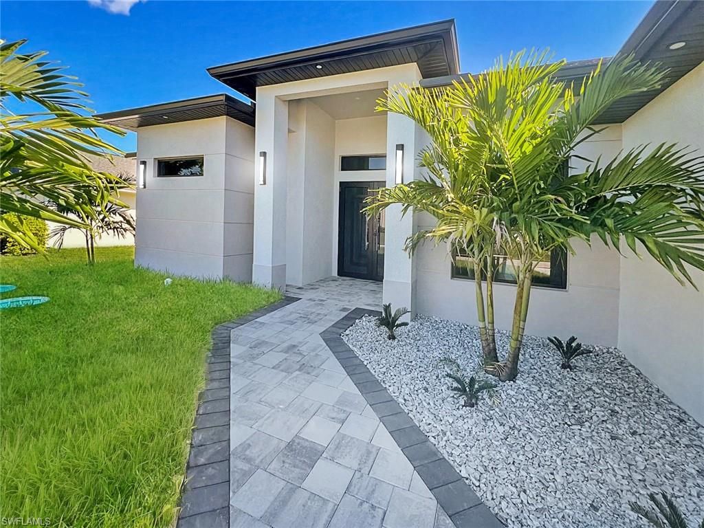 902 Alaska AVE, Lehigh Acres, FL 33971