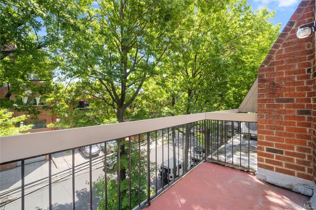71-34 162nd 3, Fresh Meadows, NY 11365