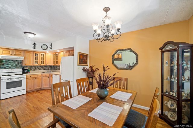 71-34 162nd 3, Fresh Meadows, NY 11365