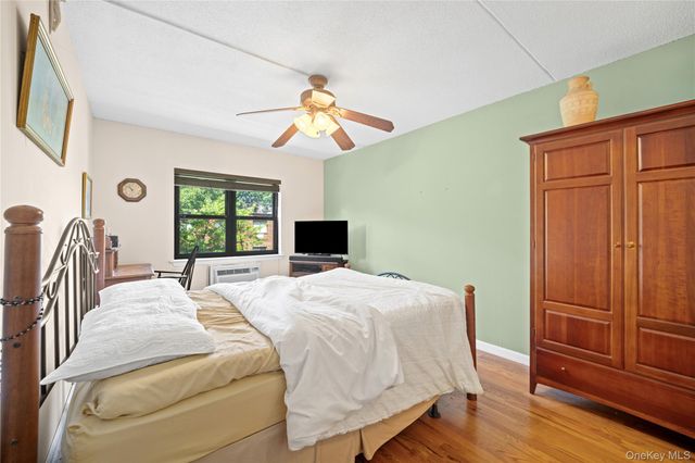 71-34 162nd 3, Fresh Meadows, NY 11365