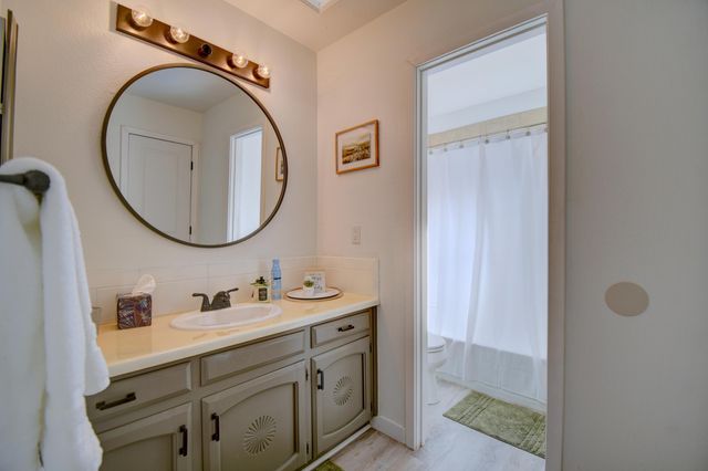 7300 Appomattox Place NE, Albuquerque, NM 87109