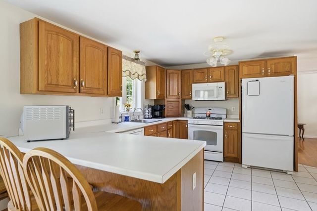 6 Hickory Hill Road, Pelham, NH 03076
