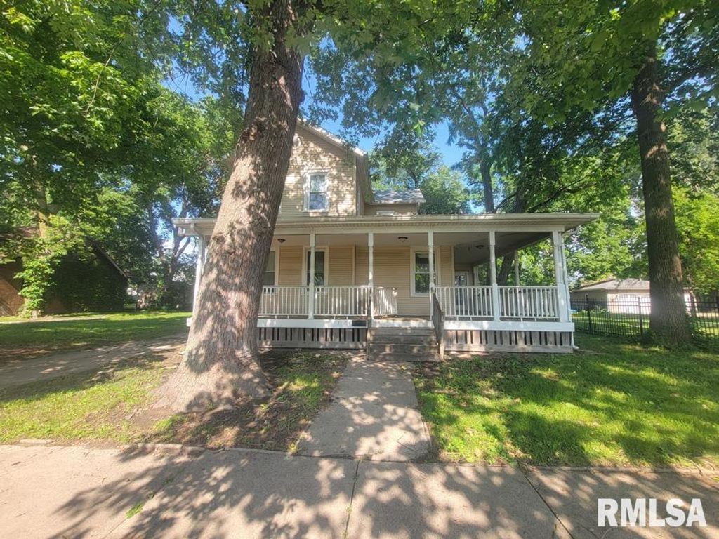 1114 N FLORA Avenue, Peoria, IL 61606