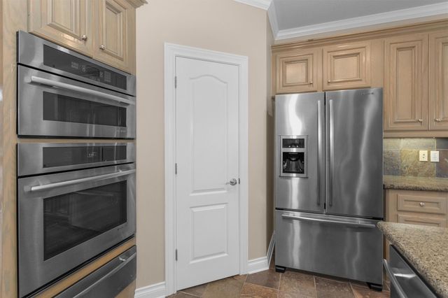 133 Waterford Way, Montgomery, TX 77356