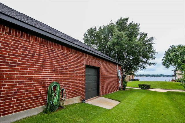 133 Waterford Way, Montgomery, TX 77356