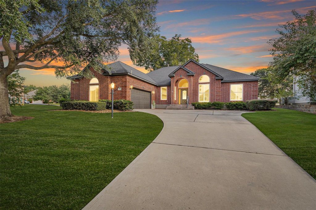 133 Waterford Way, Montgomery, TX 77356