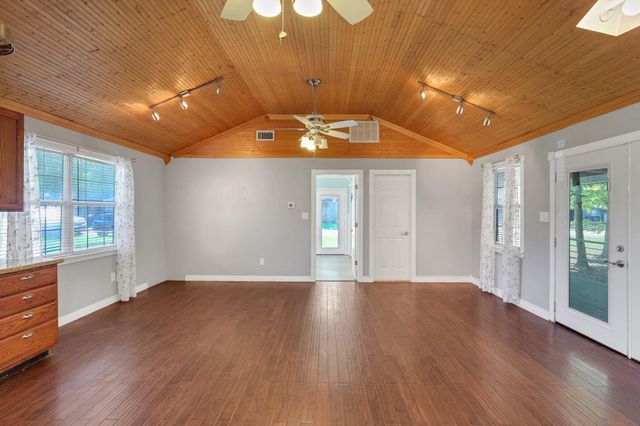 140 Tobago Lane, Point Blank, TX 77364