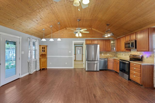 140 Tobago Lane, Point Blank, TX 77364