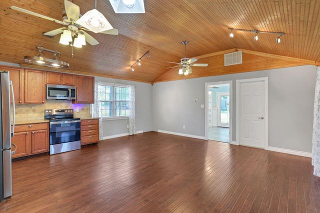 140 Tobago Lane, Point Blank, TX 77364
