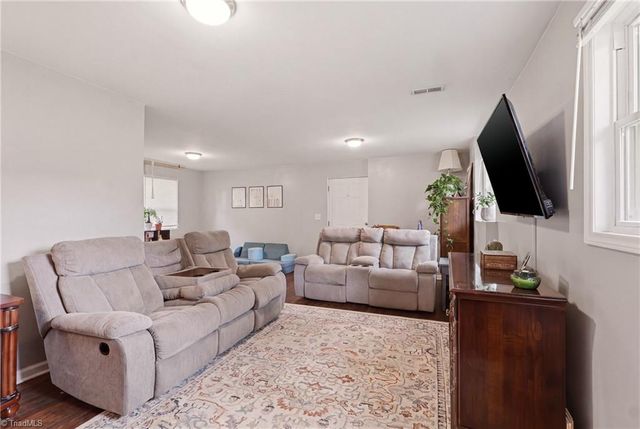 211 Yorktown Road, Kernersville, NC 27284