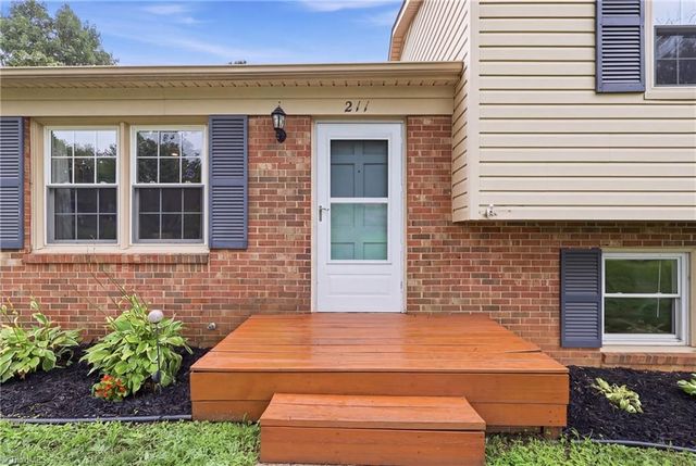 211 Yorktown Road, Kernersville, NC 27284