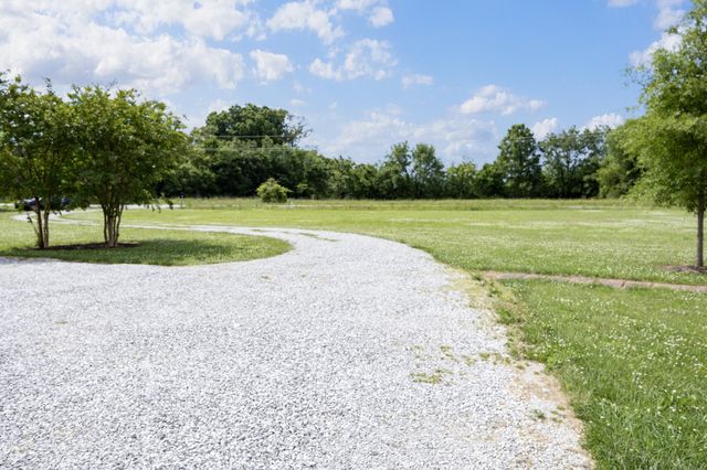 1687 Georgia Crossing Rd, Winchester, TN 37398