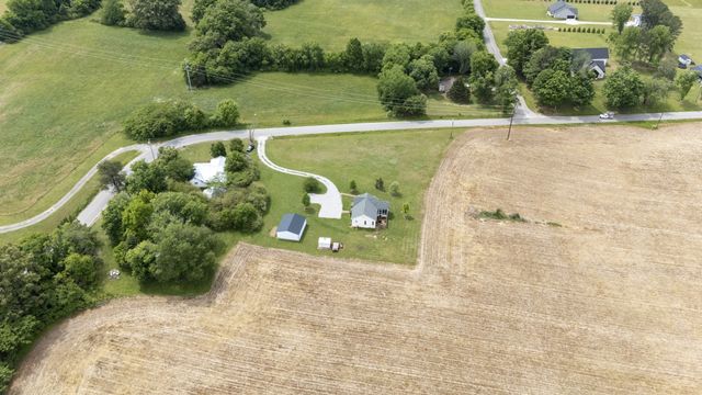 1687 Georgia Crossing Rd, Winchester, TN 37398