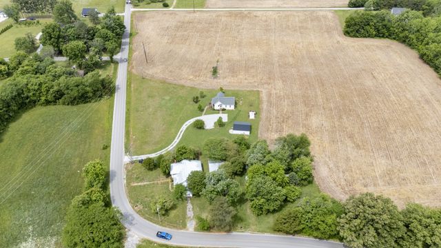 1687 Georgia Crossing Rd, Winchester, TN 37398