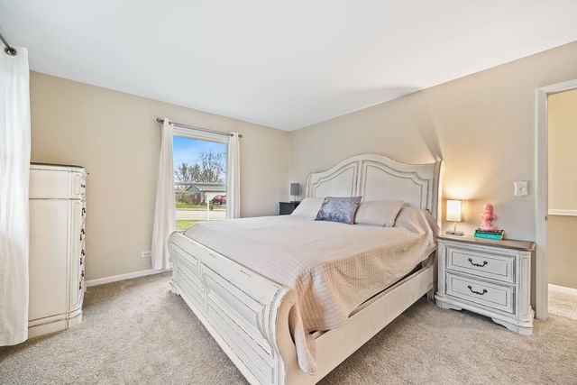 425 N Alfred Avenue, Elgin, IL 60123