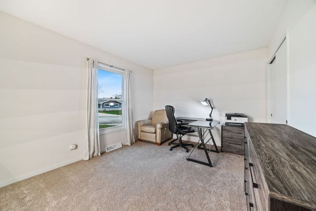 425 N Alfred Avenue, Elgin, IL 60123