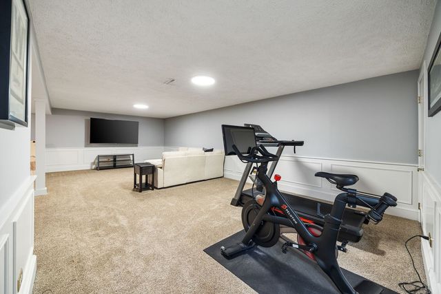 425 N Alfred Avenue, Elgin, IL 60123