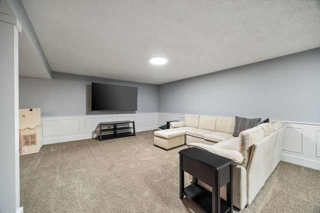 425 N Alfred Avenue, Elgin, IL 60123