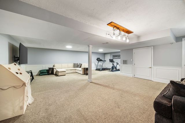 425 N Alfred Avenue, Elgin, IL 60123