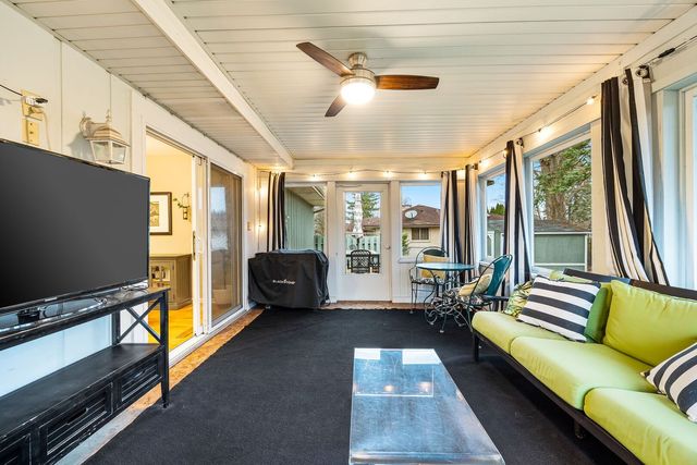 425 N Alfred Avenue, Elgin, IL 60123