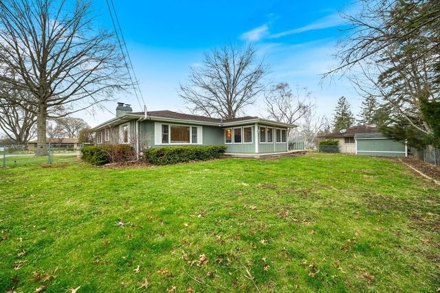 425 N Alfred Avenue, Elgin, IL 60123