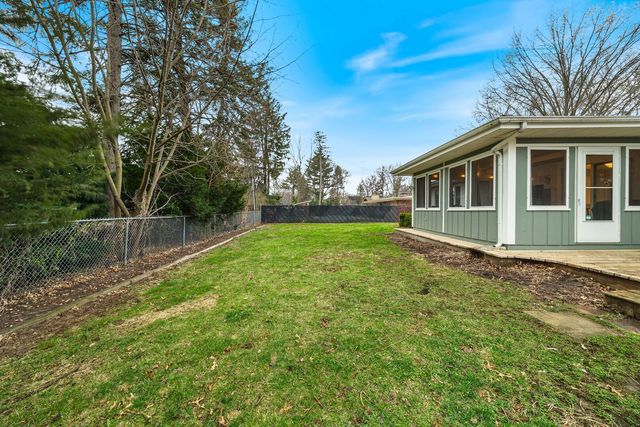 425 N Alfred Avenue, Elgin, IL 60123