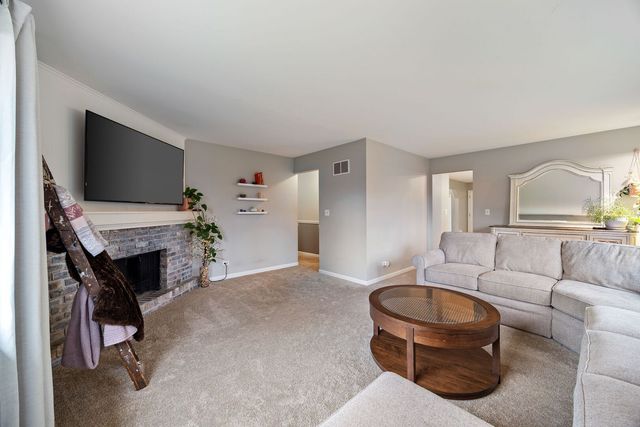 425 N Alfred Avenue, Elgin, IL 60123