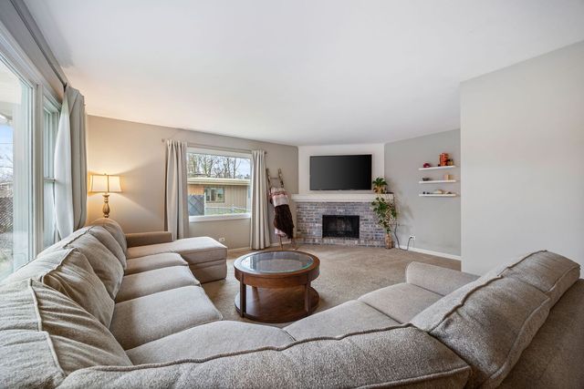 425 N Alfred Avenue, Elgin, IL 60123