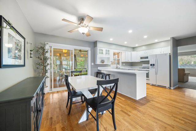 425 N Alfred Avenue, Elgin, IL 60123