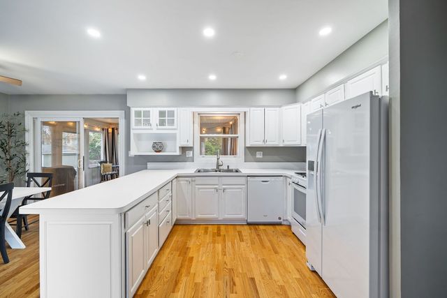 425 N Alfred Avenue, Elgin, IL 60123