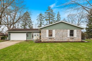 425 N Alfred Avenue, Elgin, IL 60123