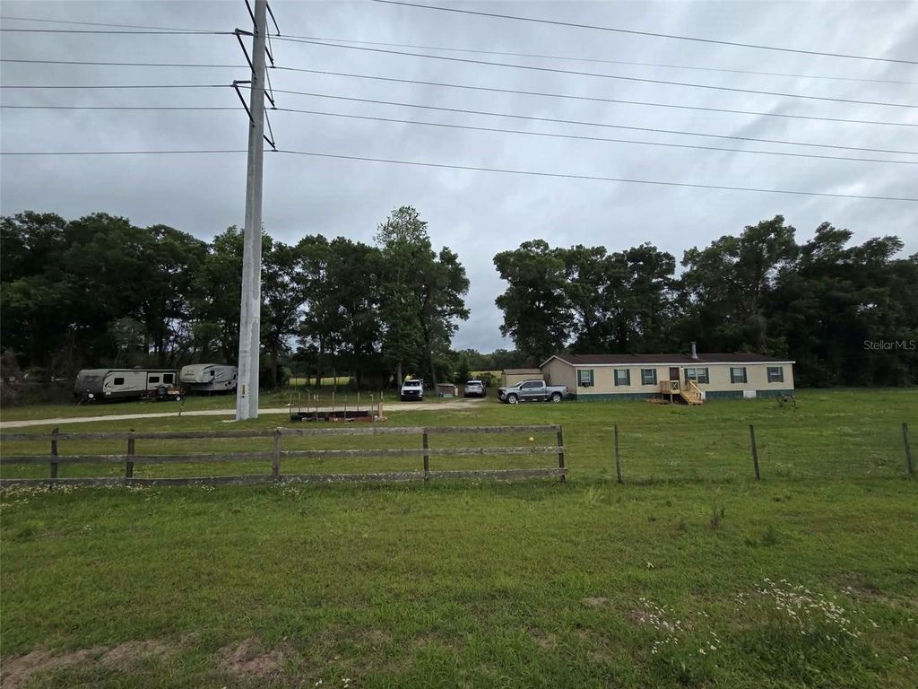 Image 3 of property listing at 25250 RICHBARN ROAD, Brooksville, FL 34601