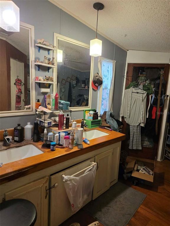 Image 25 of property listing at 25250 RICHBARN ROAD, Brooksville, FL 34601
