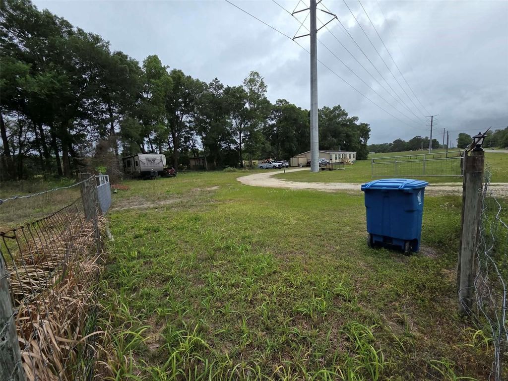 Image 4 of property listing at 25250 RICHBARN ROAD, Brooksville, FL 34601