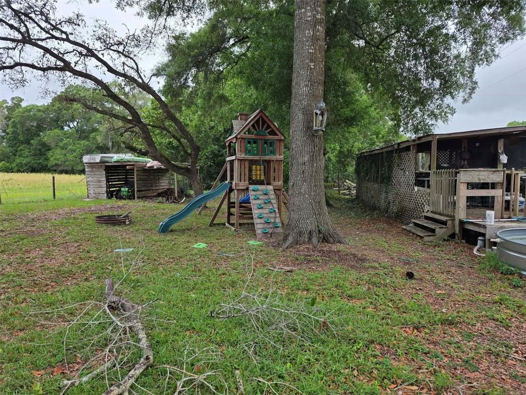 Image 10 of property listing at 25250 RICHBARN ROAD, Brooksville, FL 34601