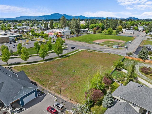 8776 N WAYNE DR, Hayden, ID 83835