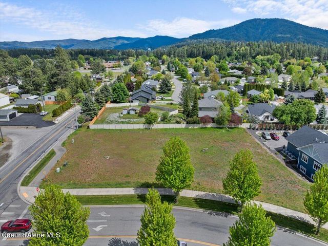 8776 N WAYNE DR, Hayden, ID 83835