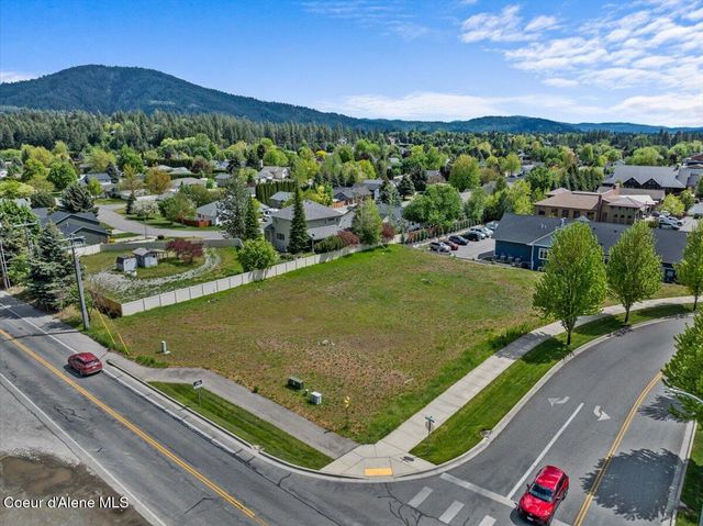 8776 N WAYNE DR, Hayden, ID 83835