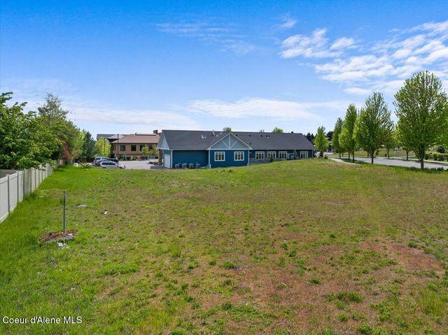 8776 N WAYNE DR, Hayden, ID 83835