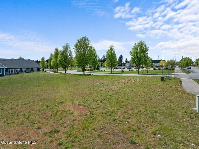 8776 N WAYNE DR, Hayden, ID 83835