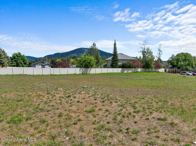8776 N WAYNE DR, Hayden, ID 83835