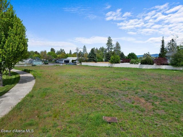 8776 N WAYNE DR, Hayden, ID 83835