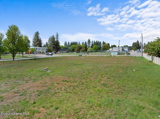 8776 N WAYNE DR, Hayden, ID 83835