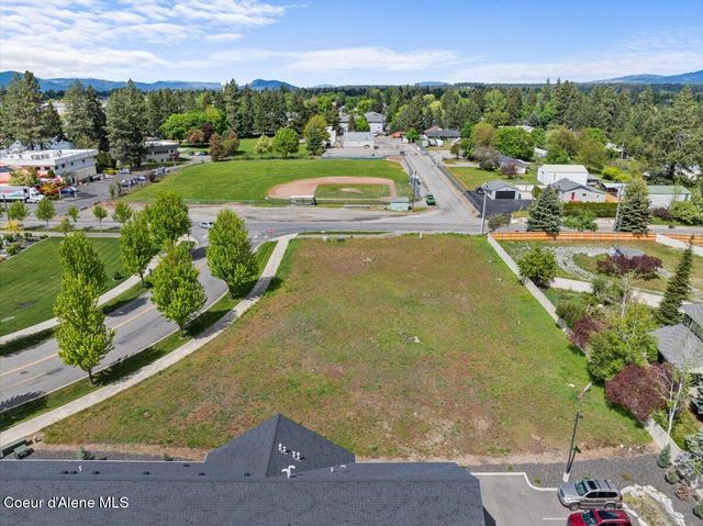 8776 N WAYNE DR, Hayden, ID 83835