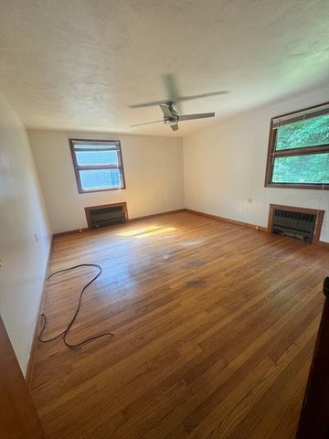 64 Goodrich St, Springfield, MA 01104