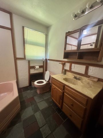 64 Goodrich St, Springfield, MA 01104