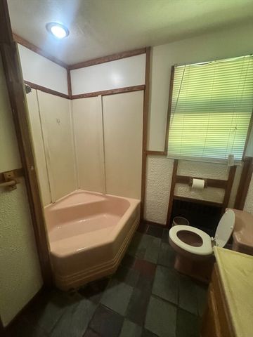 64 Goodrich St, Springfield, MA 01104